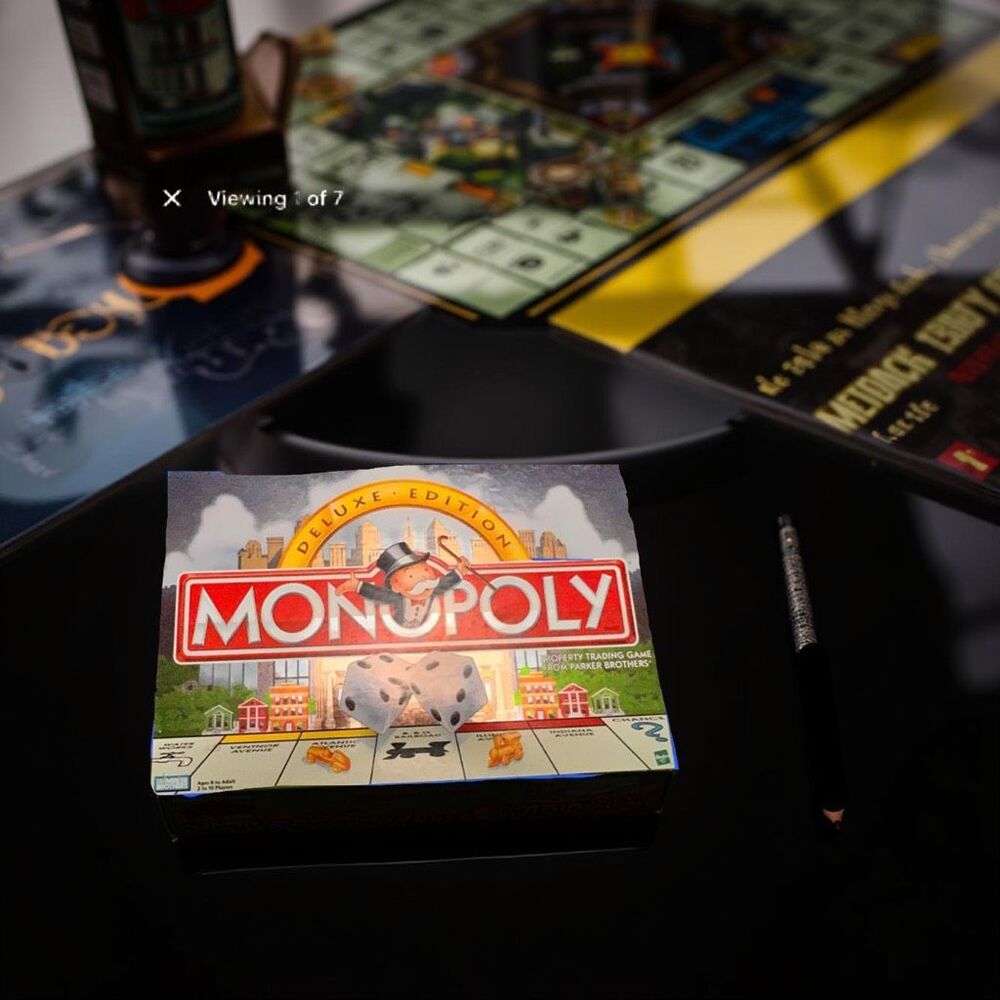 MB Vintage Monopoly Deluxe Edition - 1995-1996 Gold Pawns
